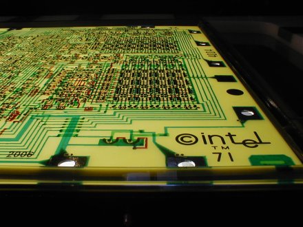 Intel 4004, a világ első mikroprocesszora