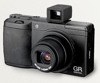 A Ricoh GR II Digital a csatlakoztatott átnézeti keresővel