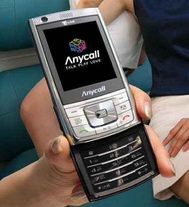 Az első HSUPA adatátvitelre képes mobil, a Samsung SCH-M470