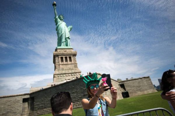 selfie_statue_of_liberty