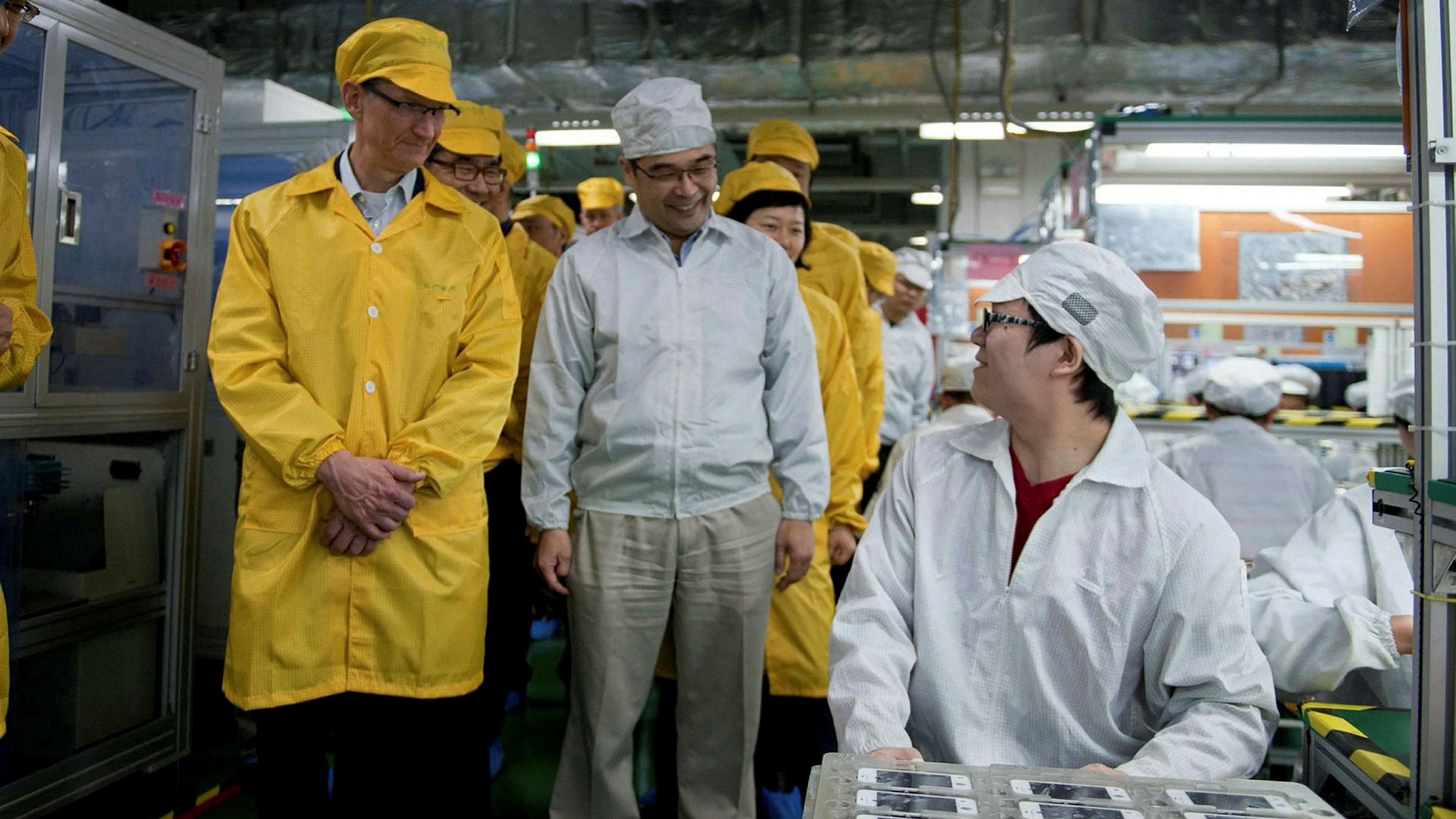 tim_cook_factory