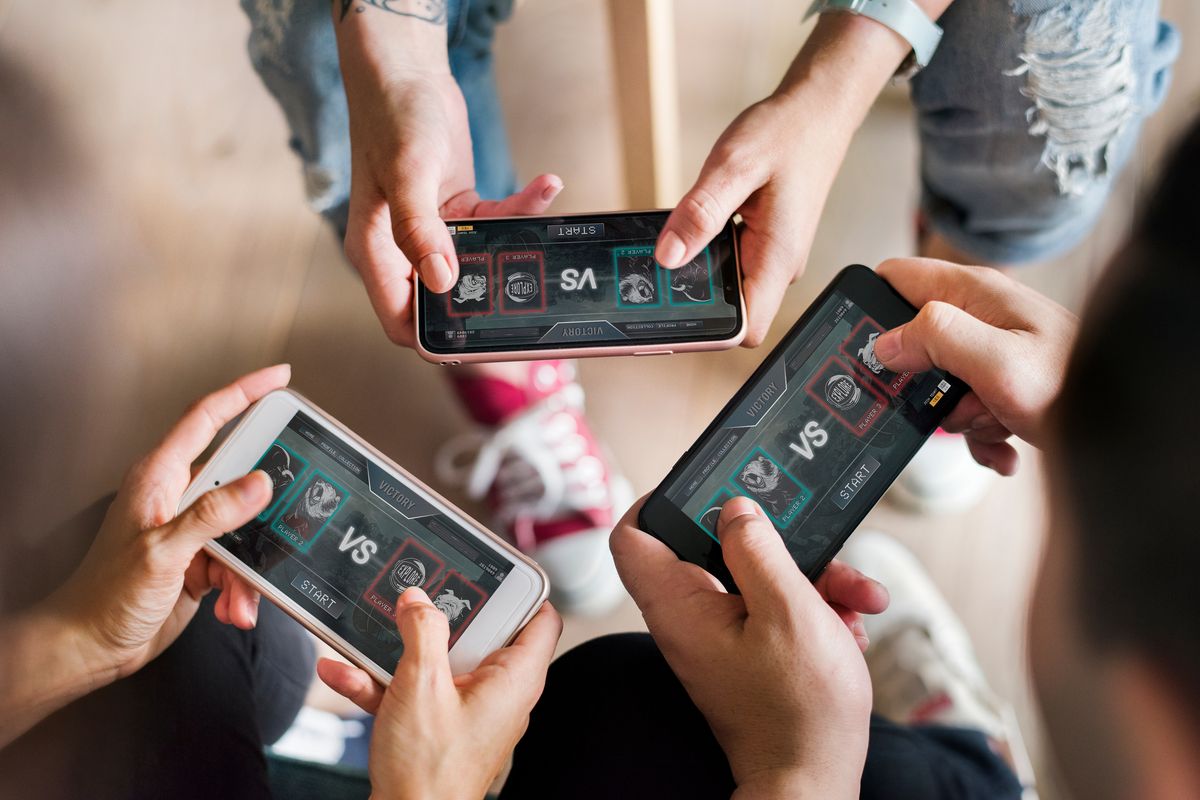 smartphones_hands