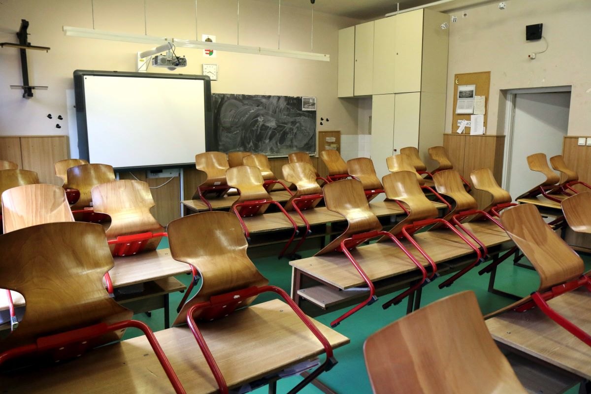 empty_classroom