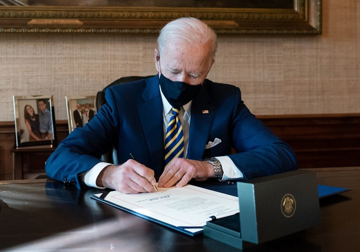 biden_signs