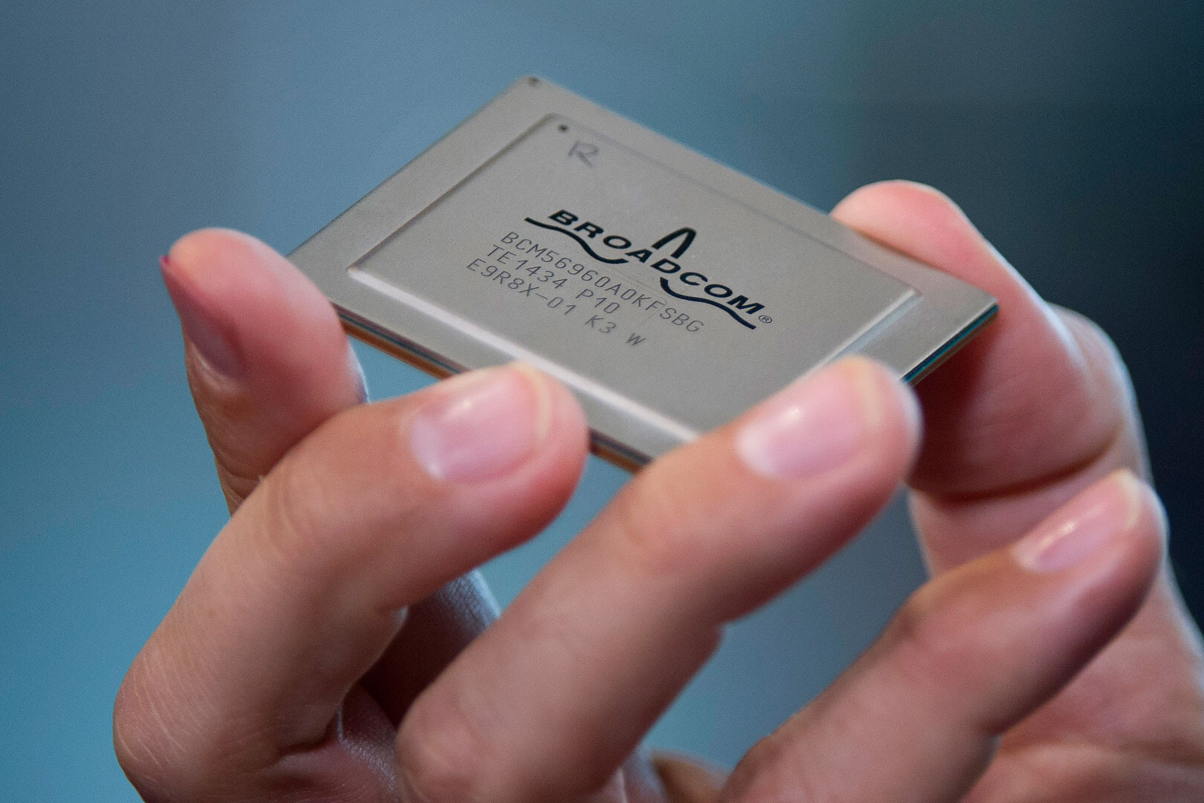 broadcom_hand