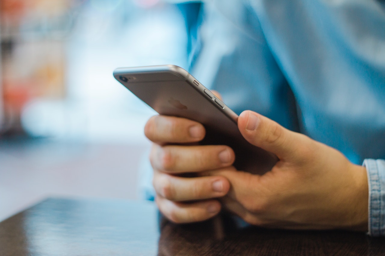 smartphone_inhands