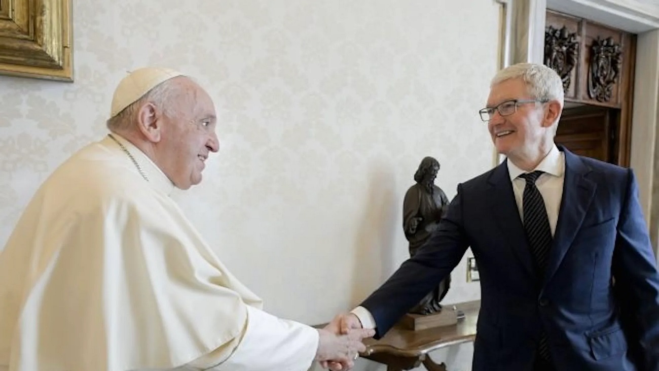 tim-cook-pope