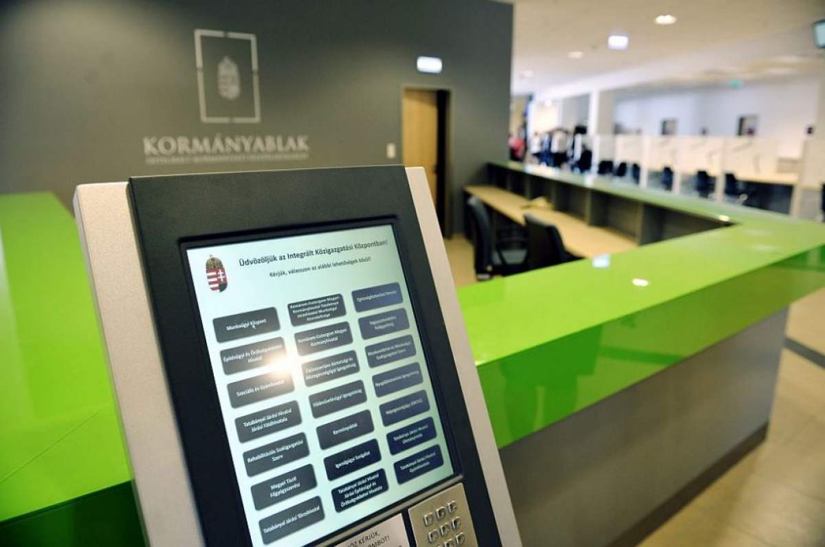 kormanyablak