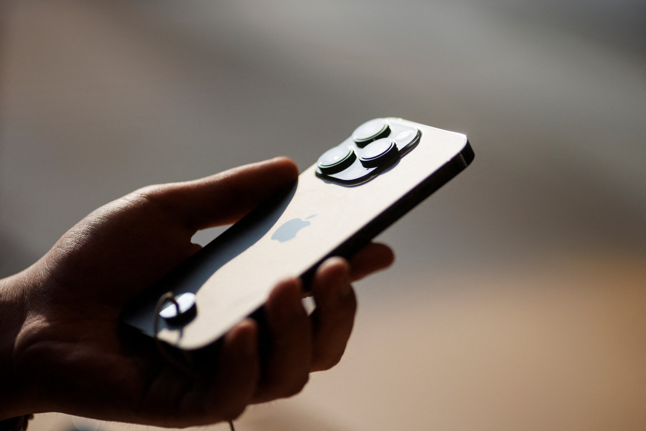iphone_inhand