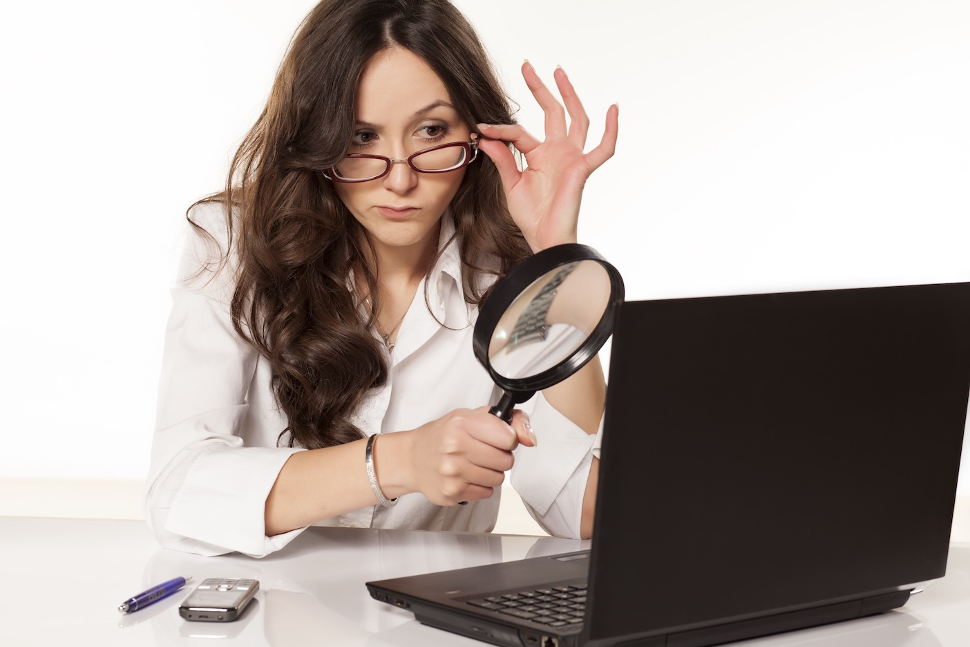magnifying_glass_computer