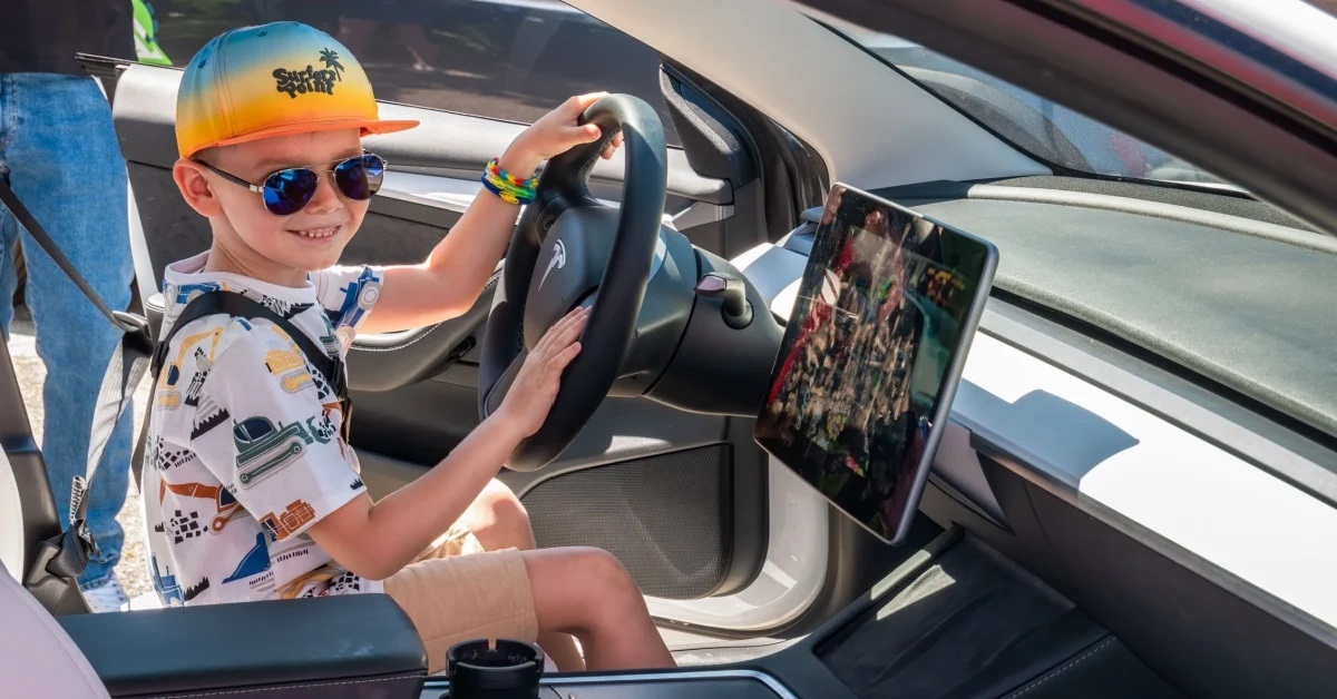 Kordában tartanák a kamaszokat a Tesla szülői felügyeleti eszközei