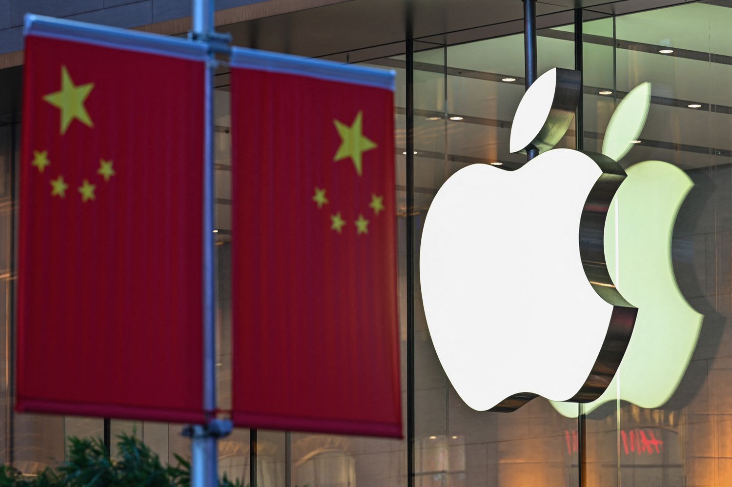 china_flag_apple_logo