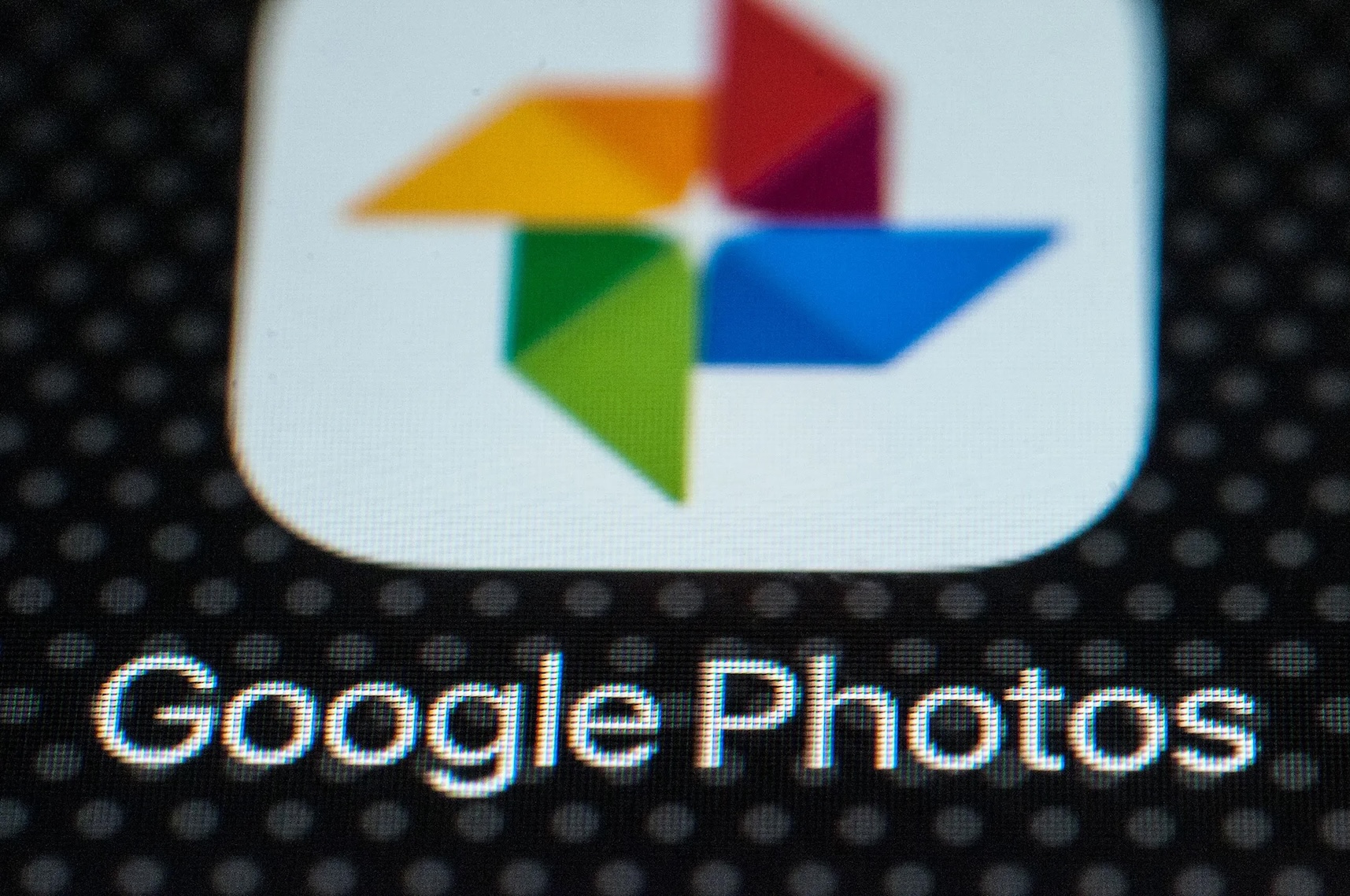 Mindenkit AI-alapú szerkesztéssel lep meg saját születésnapján a Google Fotók