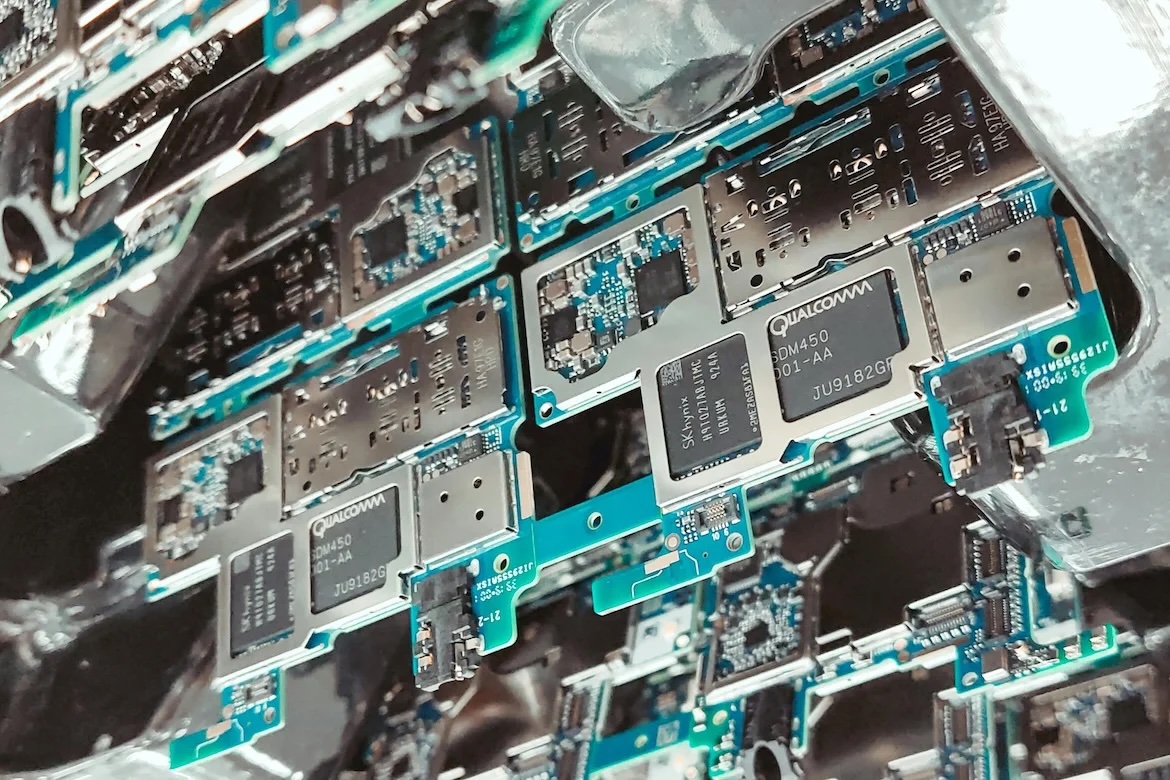 qualcomm_ai200_250